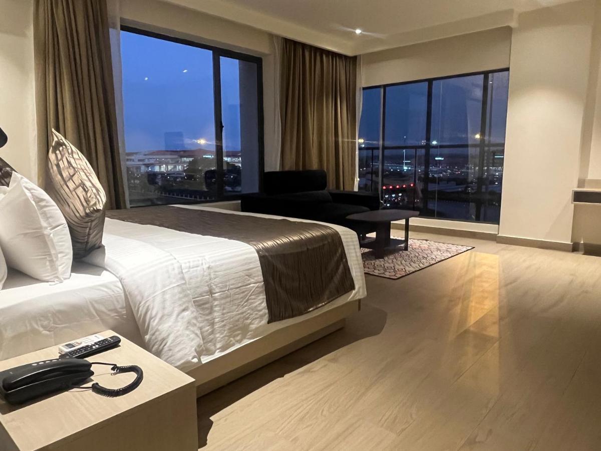 Presidency Airport Hotel Kochi 外观 照片