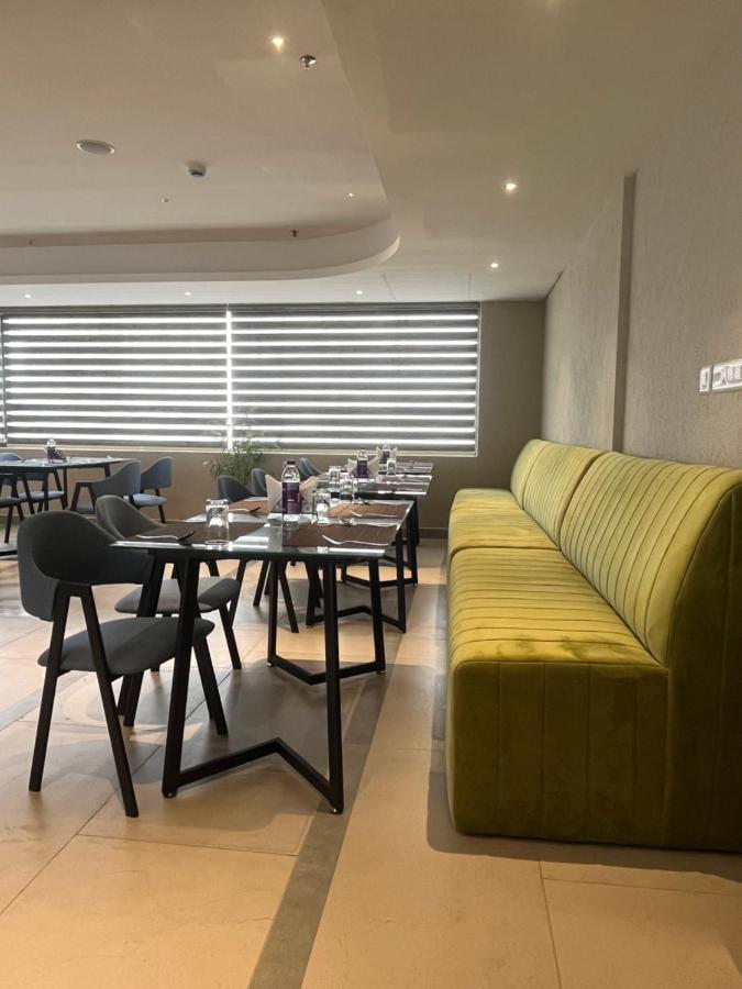 Presidency Airport Hotel Kochi 外观 照片