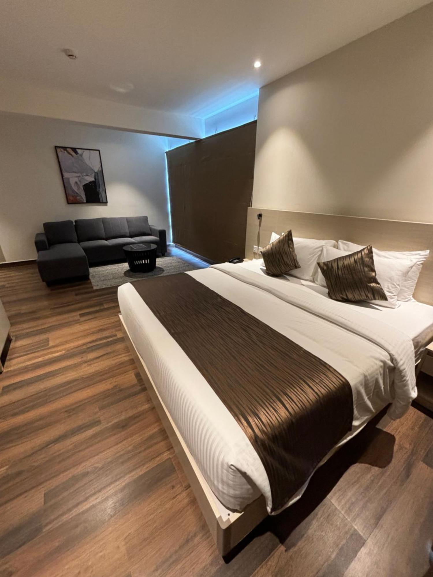 Presidency Airport Hotel Kochi 外观 照片