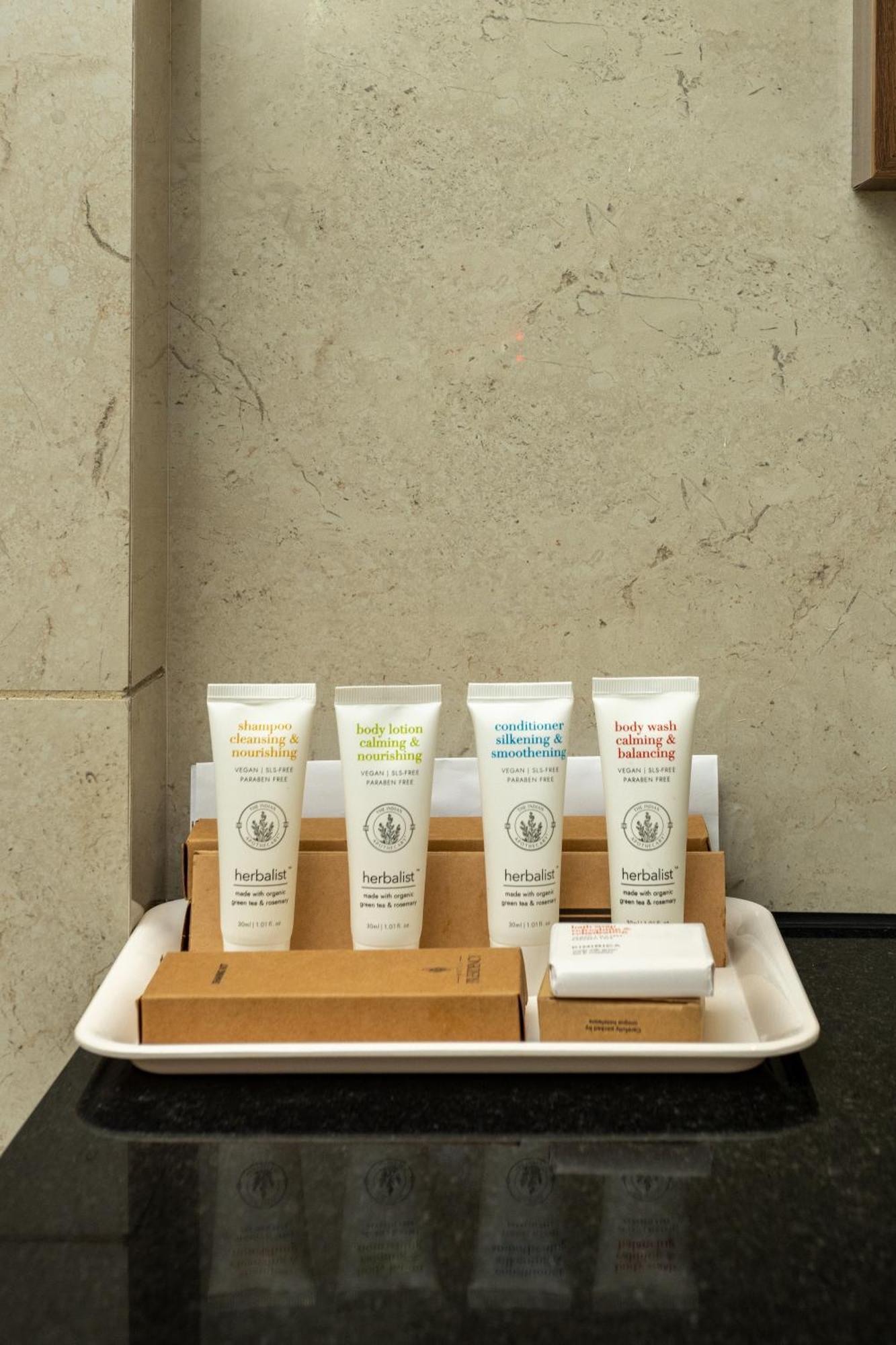 Presidency Airport Hotel Kochi 外观 照片
