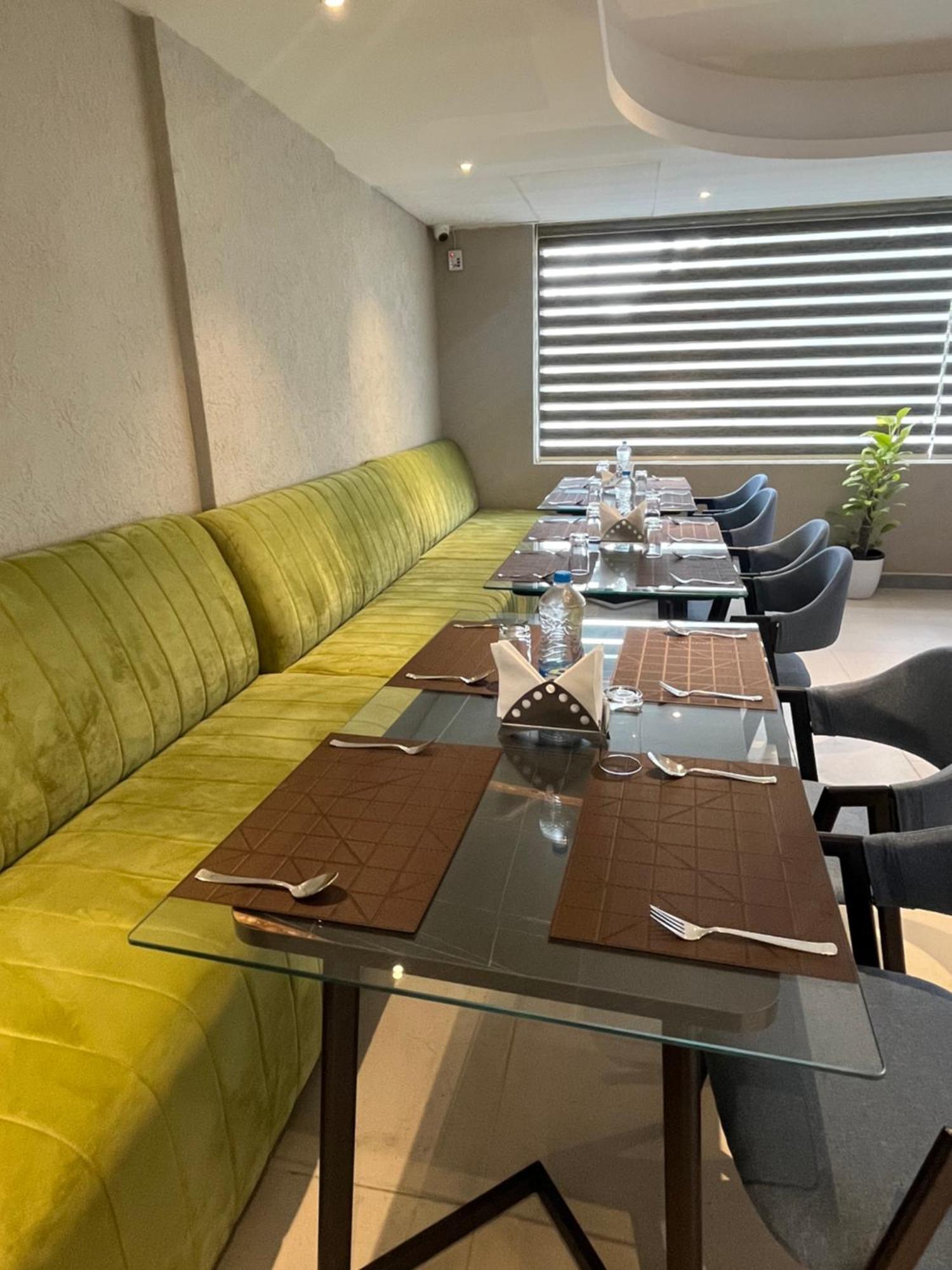 Presidency Airport Hotel Kochi 外观 照片